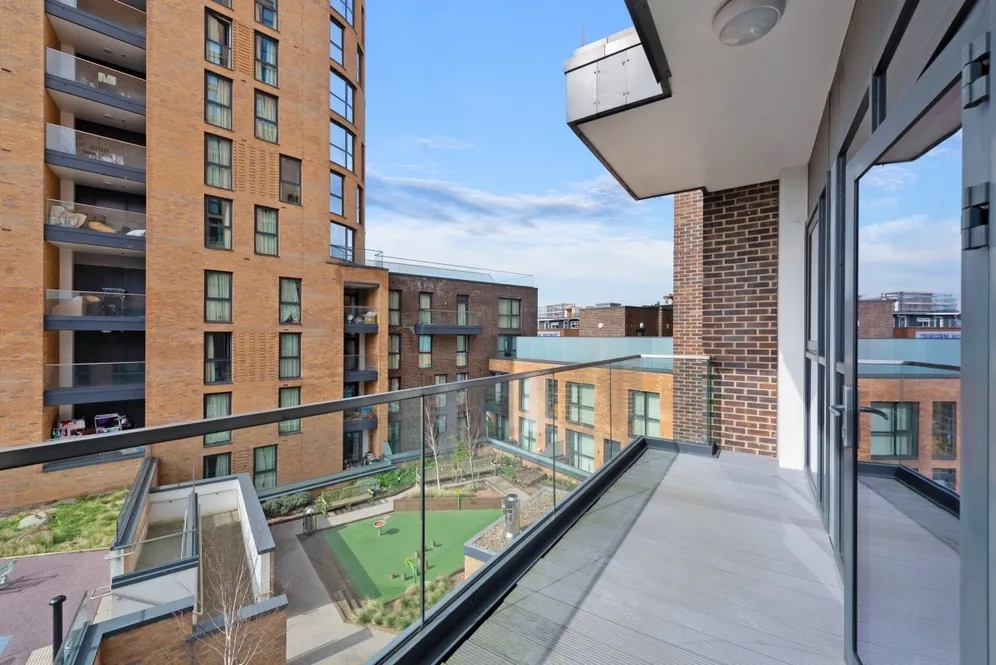 17 Montrose Crescent London HA0 photo 4