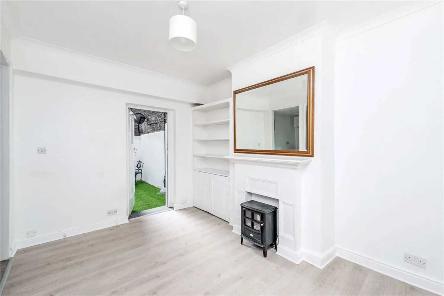 Sutherland Row, London, SW1V photo 3