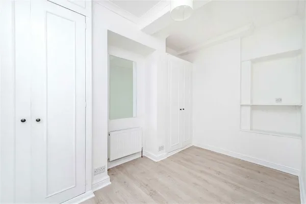Sutherland Row, London, SW1V photo 5