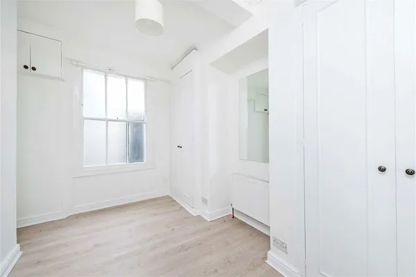 Sutherland Row, London, SW1V photo 6