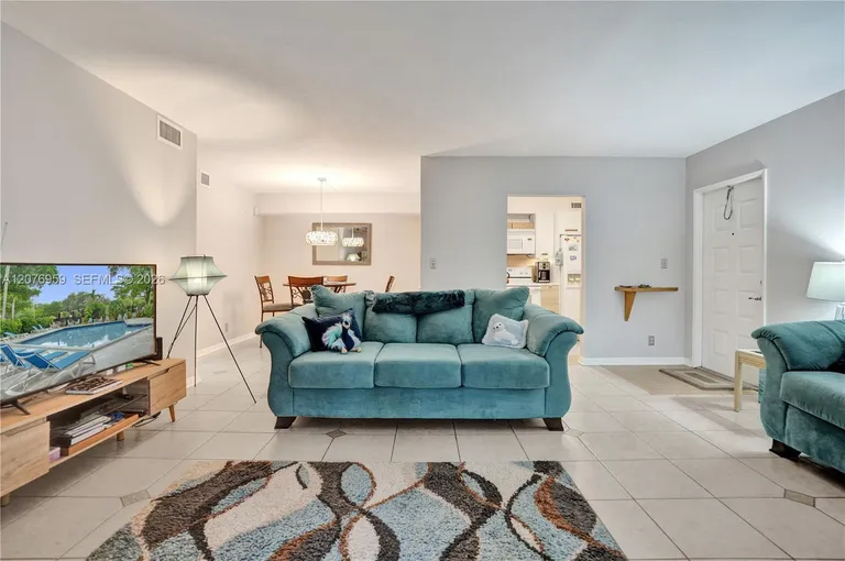 3017 N Oakland Forest Dr, Oakland Park, FL 33309