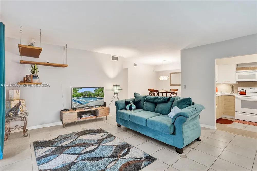 3017 N Oakland Forest Dr, Oakland Park, FL 33309