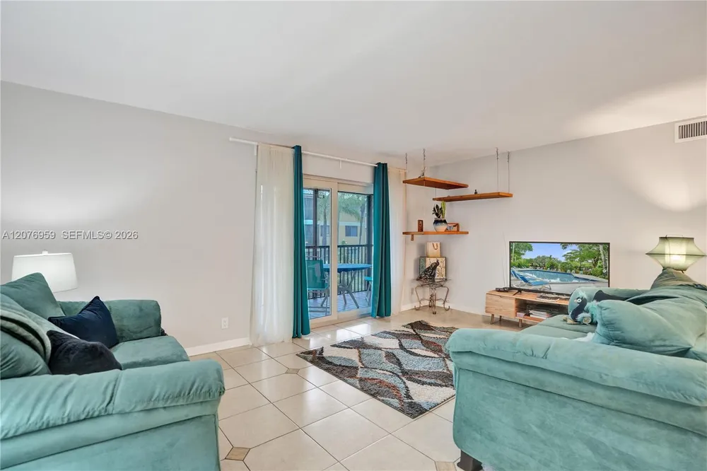 3017 N Oakland Forest Dr, Oakland Park, FL 33309