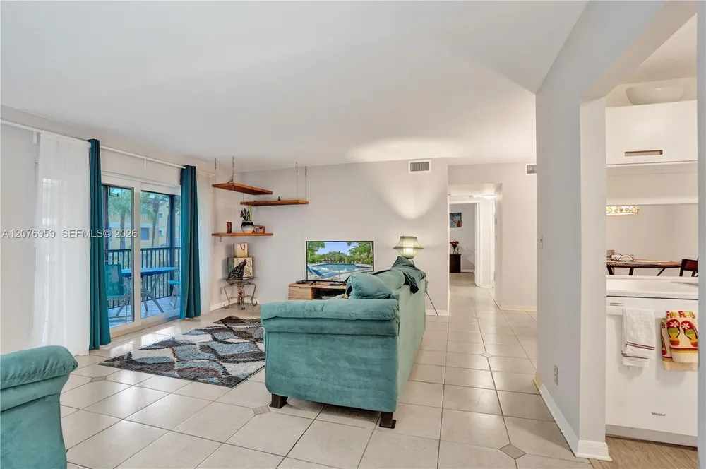 3017 N Oakland Forest Dr, Oakland Park, FL 33309