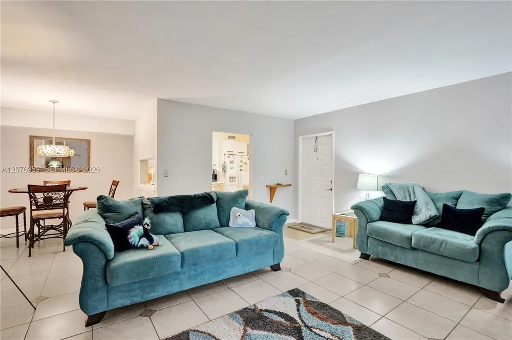 3017 N Oakland Forest Dr, Oakland Park, FL 33309