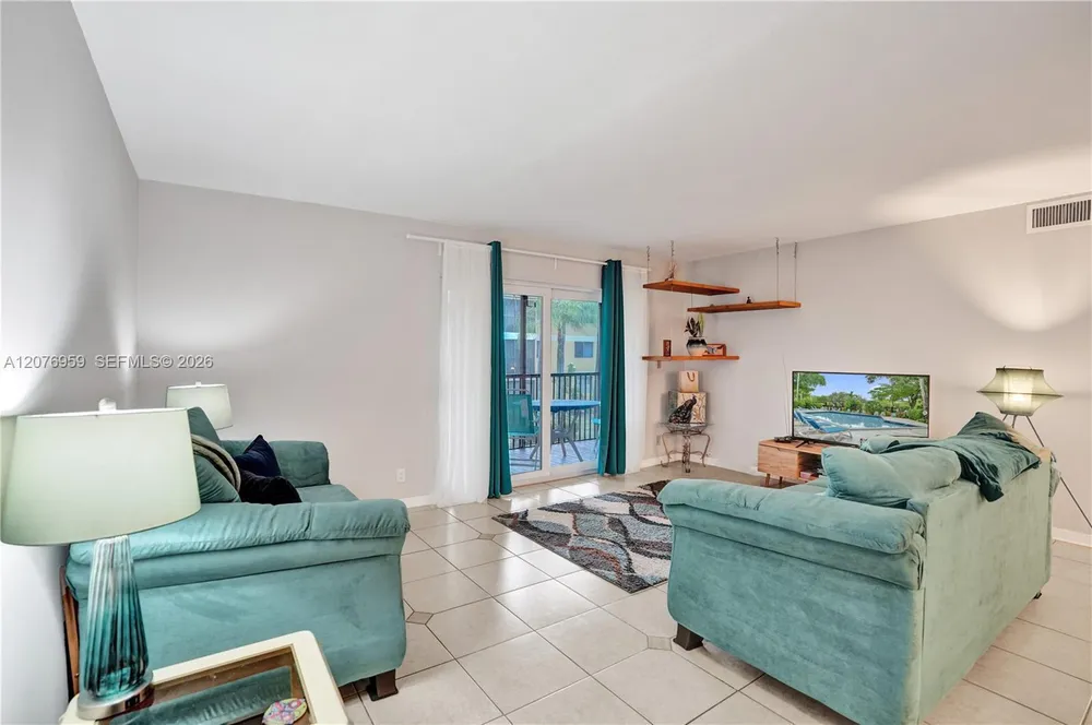3017 N Oakland Forest Dr, Oakland Park, FL 33309