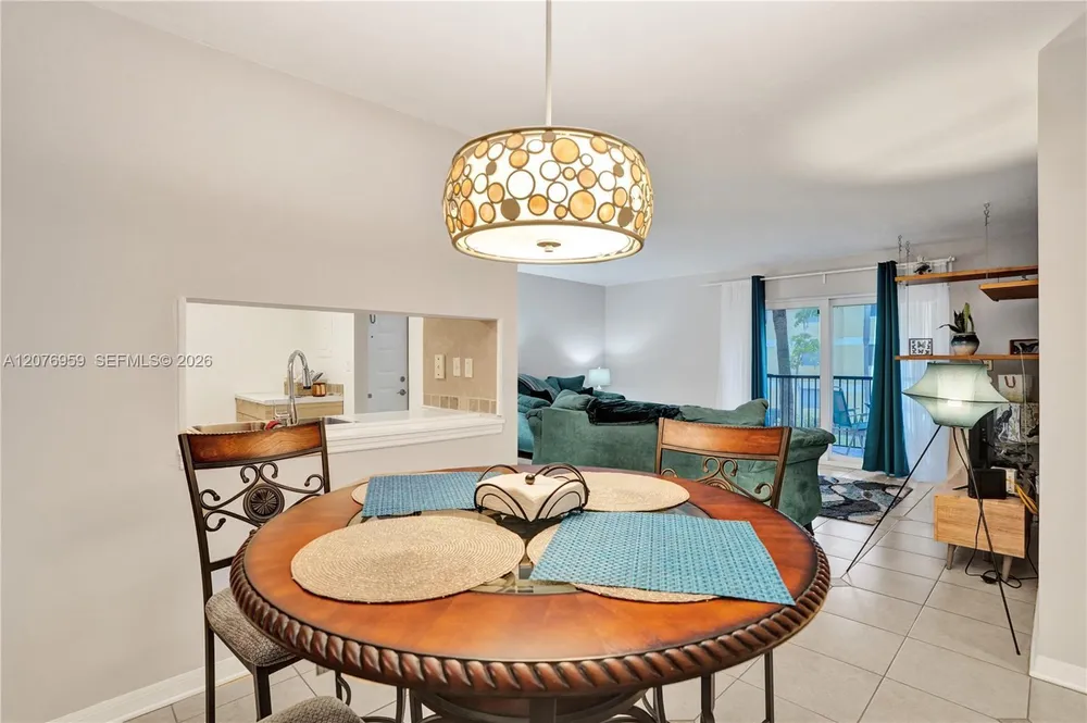 3017 N Oakland Forest Dr, Oakland Park, FL 33309