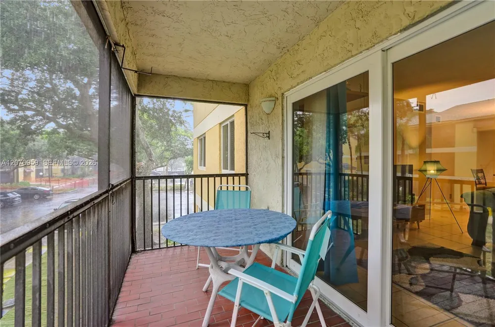 3017 N Oakland Forest Dr, Oakland Park, FL 33309