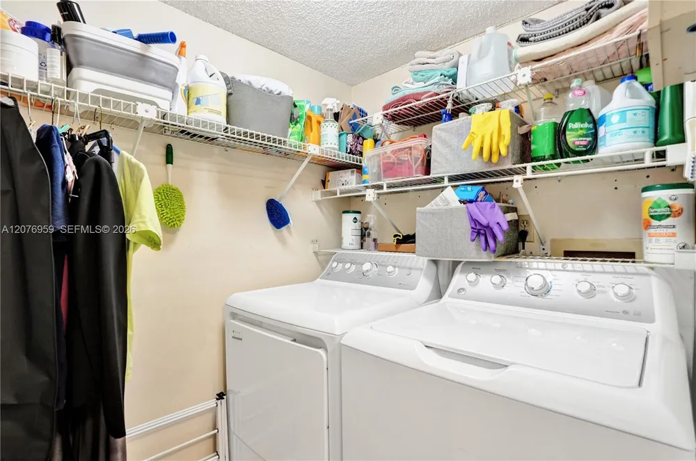 3017 N Oakland Forest Dr, Oakland Park, FL 33309