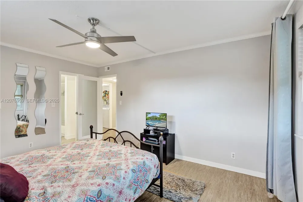 3017 N Oakland Forest Dr, Oakland Park, FL 33309
