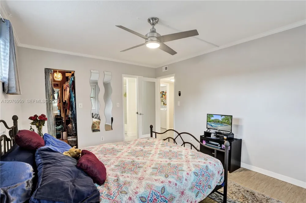 3017 N Oakland Forest Dr, Oakland Park, FL 33309