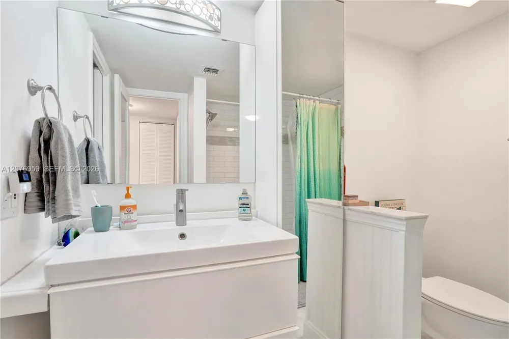 3017 N Oakland Forest Dr, Oakland Park, FL 33309