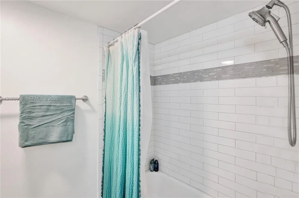 3017 N Oakland Forest Dr, Oakland Park, FL 33309