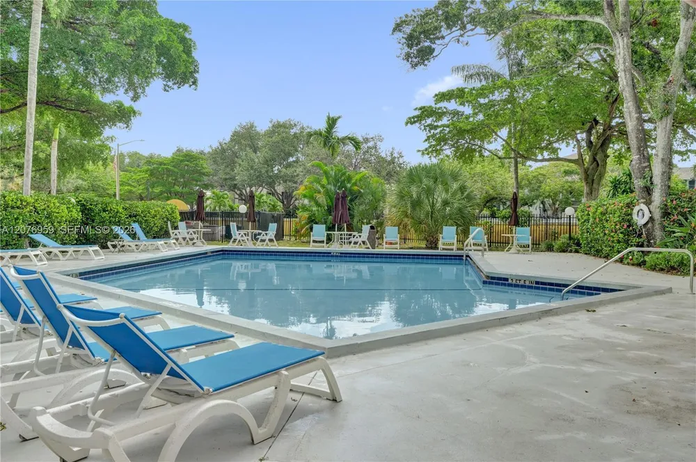 3017 N Oakland Forest Dr, Oakland Park, FL 33309