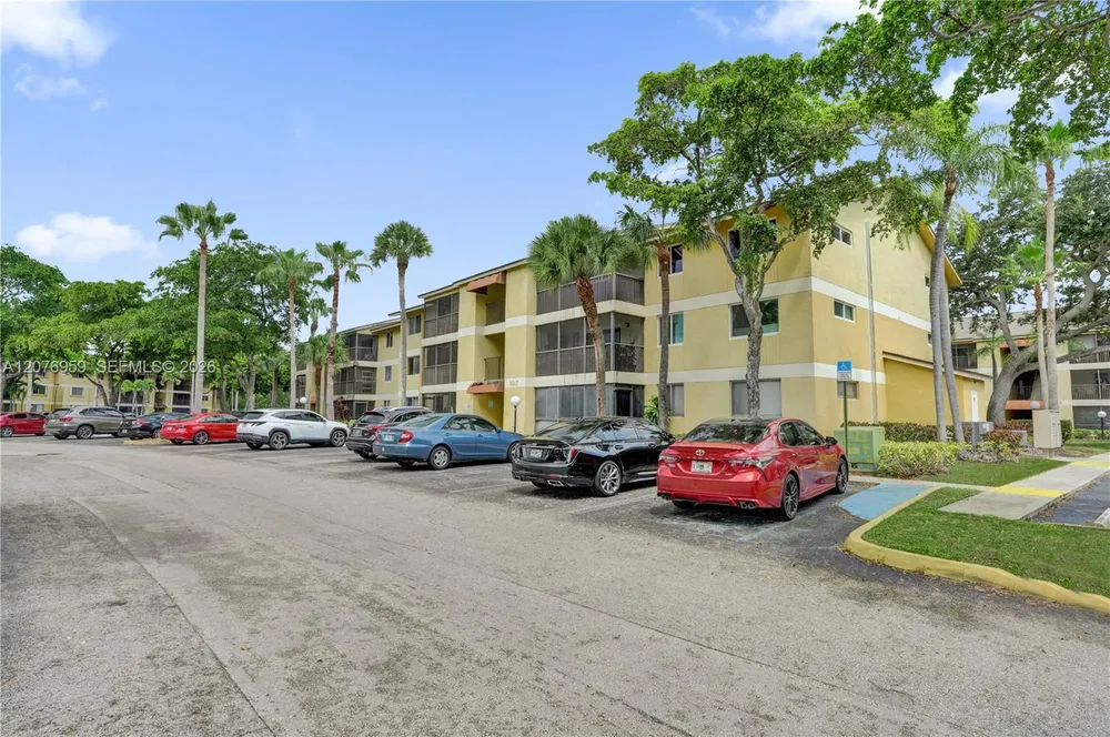 3017 N Oakland Forest Dr, Oakland Park, FL 33309