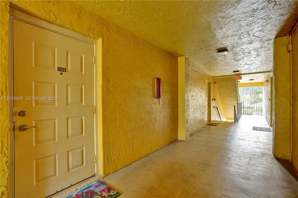 3017 N Oakland Forest Dr, Oakland Park, FL 33309