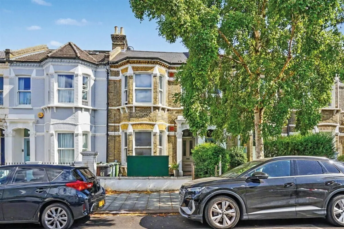 Elms Crescent, CLAPHAM