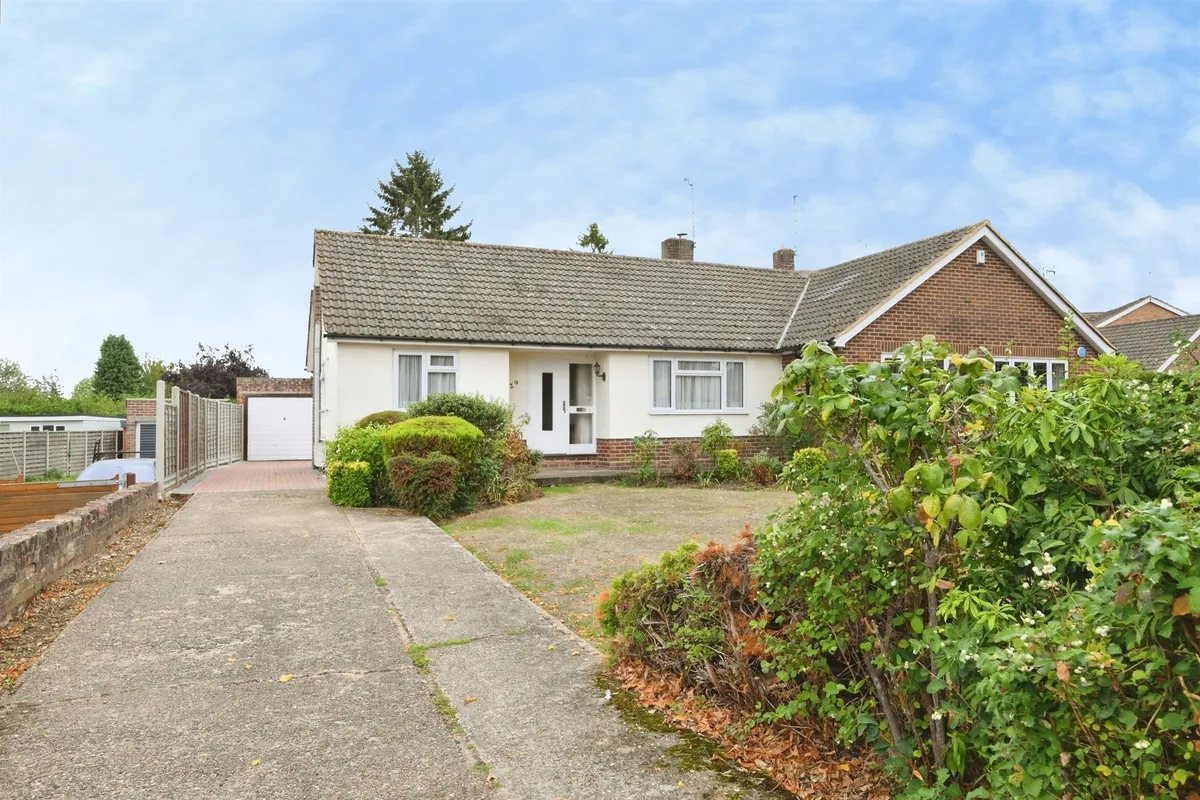 Roselands Avenue, Hoddesdon