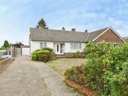 Roselands Avenue, Hoddesdonphoto