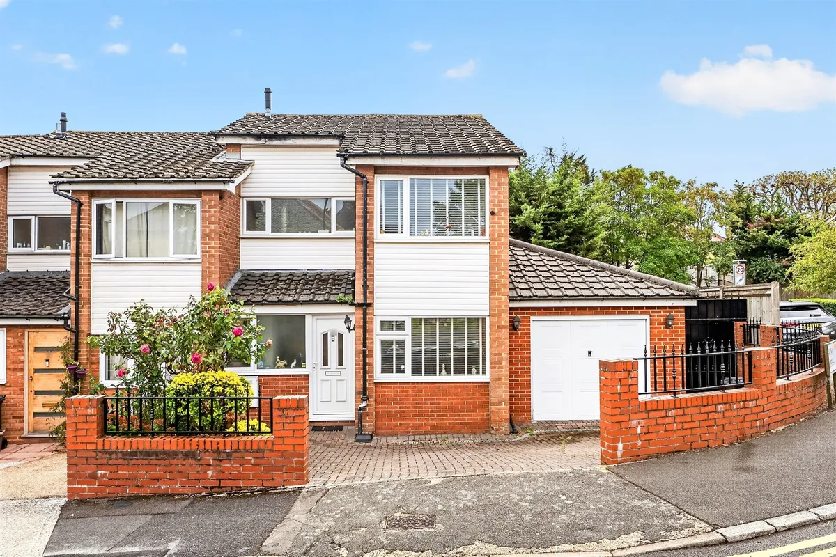 Gavina Close, MORDEN