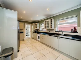 Dove House Crescent, Slough thumb 3