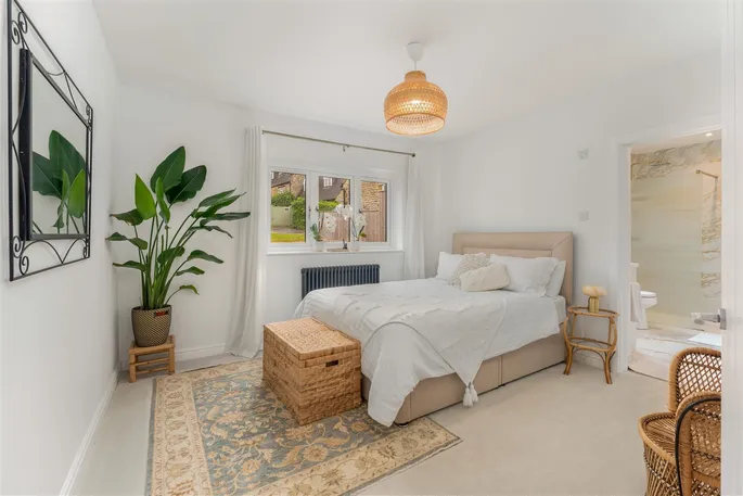 Property carousel image 14