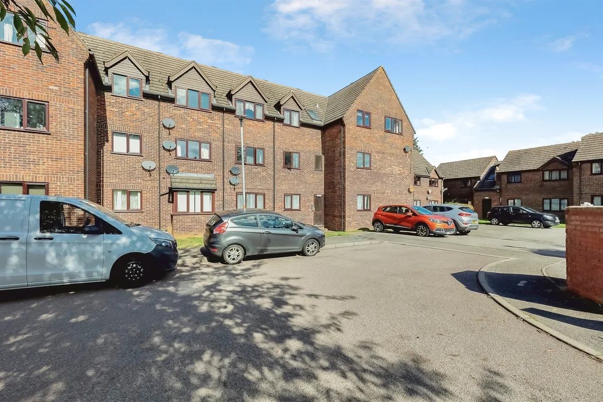 Oliver Close, Rushden
