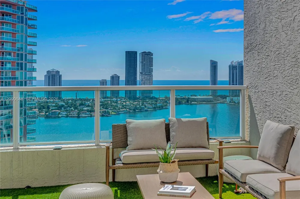 3330 NE 190th St, Aventura, FL 33180