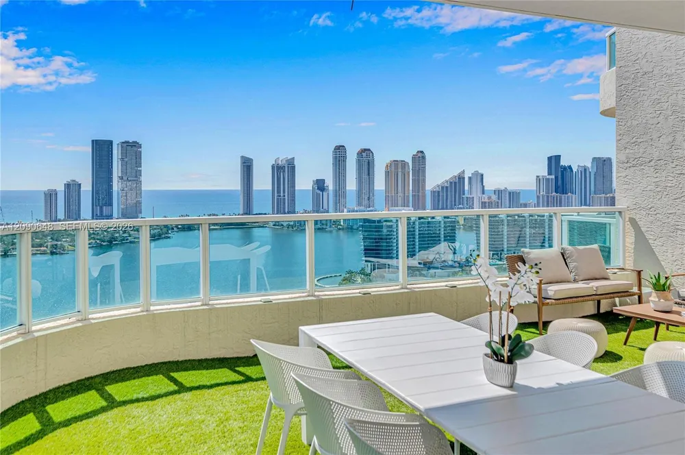 3330 NE 190th St, Aventura, FL 33180