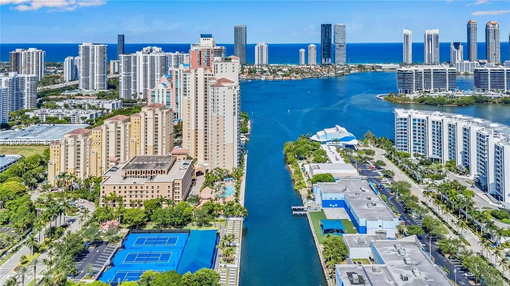 3330 NE 190th St, Aventura, FL 33180