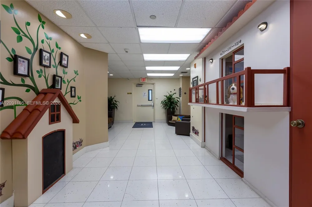 4775 Collins Ave, Miami Beach, FL 33140
