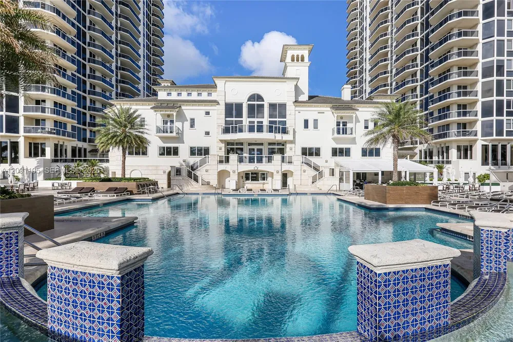 4775 Collins Ave, Miami Beach, FL 33140