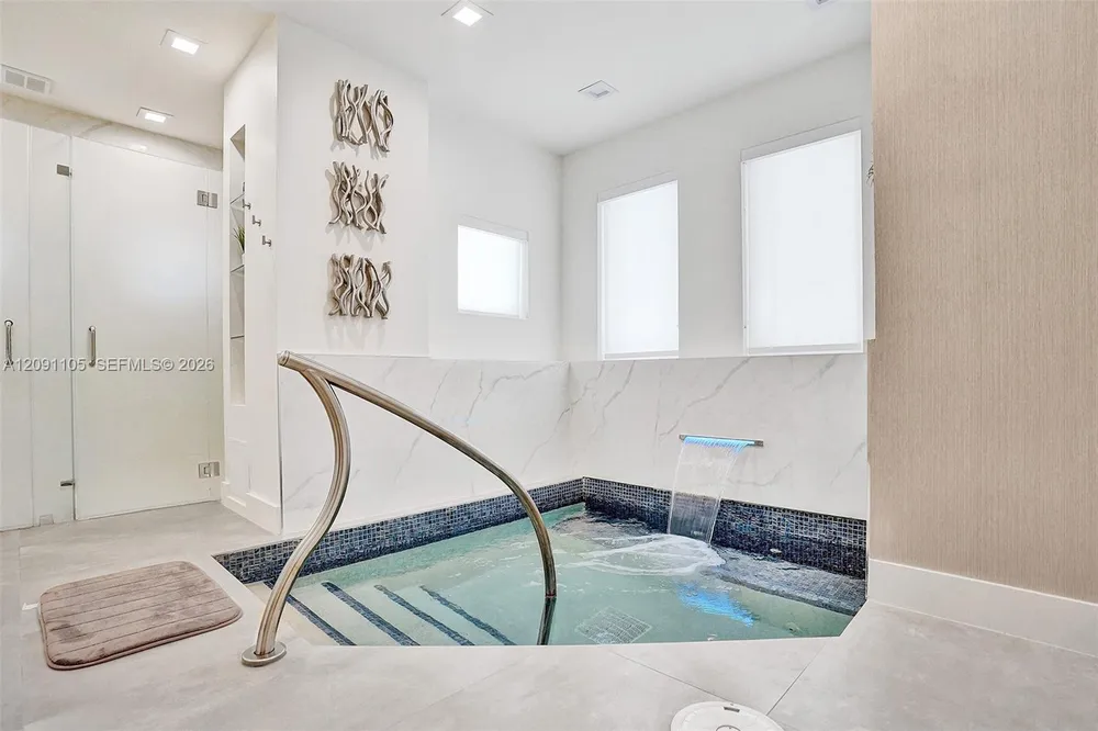4775 Collins Ave, Miami Beach, FL 33140