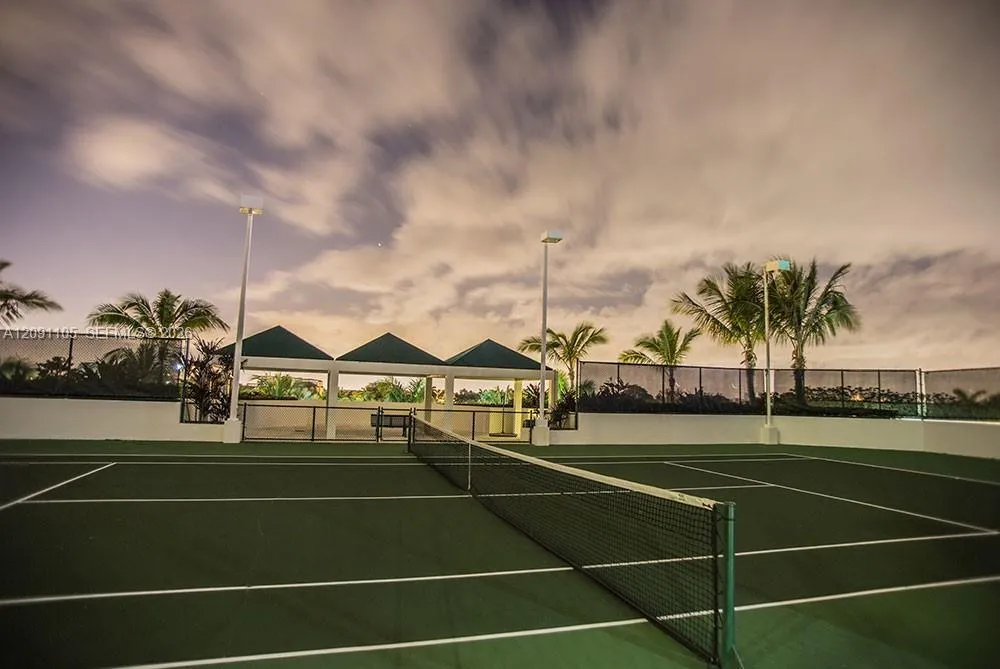 4775 Collins Ave, Miami Beach, FL 33140