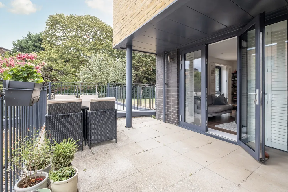 Pipit Drive, London, SW15 photo 2