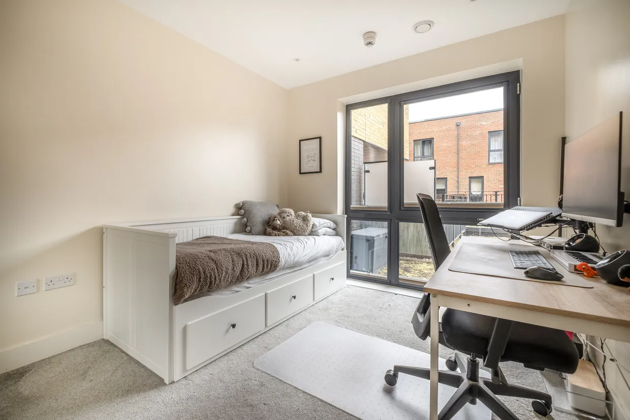 Pipit Drive, London, SW15 photo 8