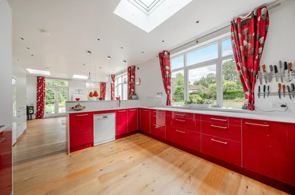 Hockering Road, Woking, GU22 photo 18