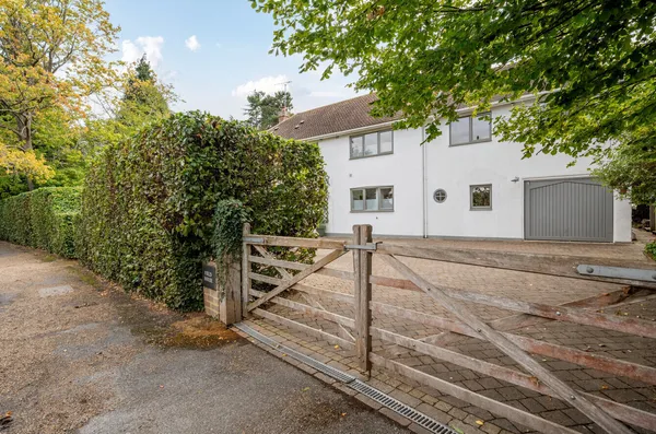 Hockering Road, Woking, GU22 photo 51