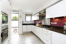 Whitelands Crescent, LONDON, SW18 photo 3