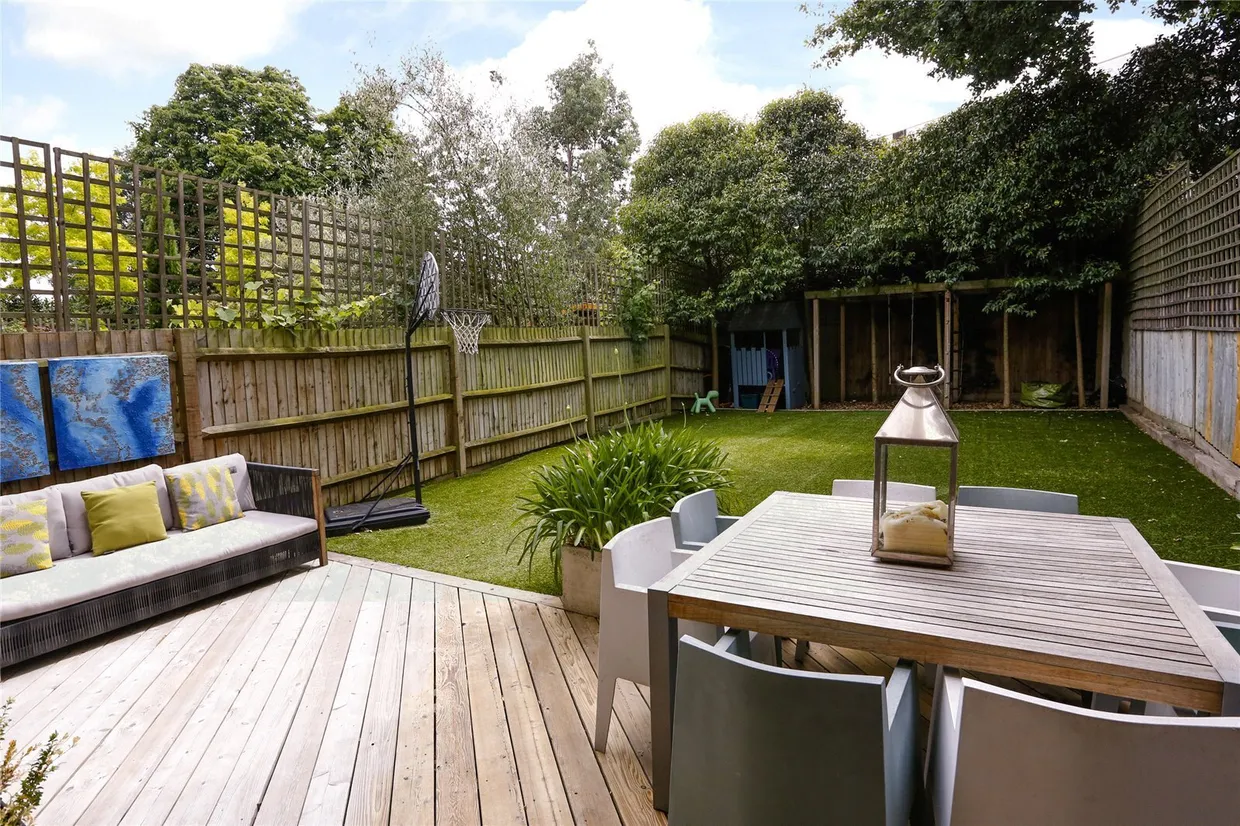 Whitelands Crescent, LONDON, SW18 photo 4