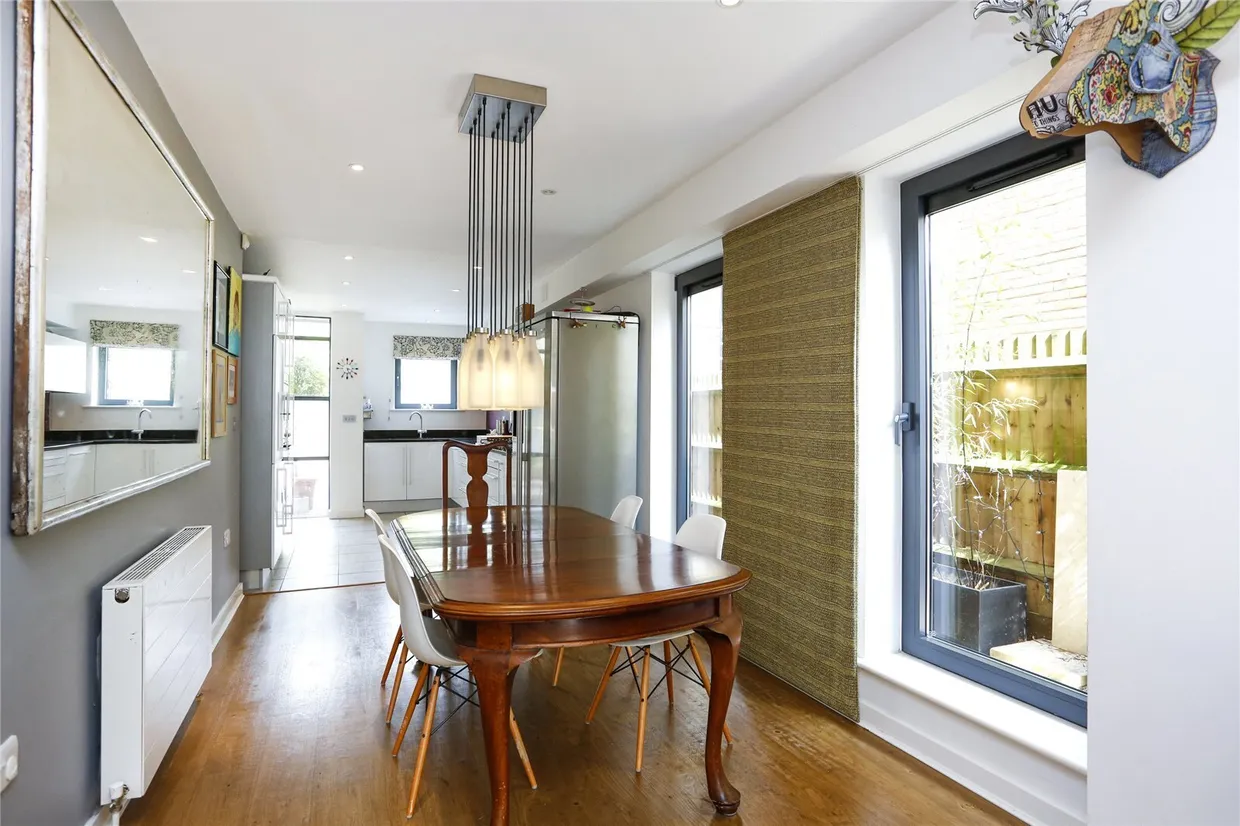 Whitelands Crescent, LONDON, SW18 photo 5