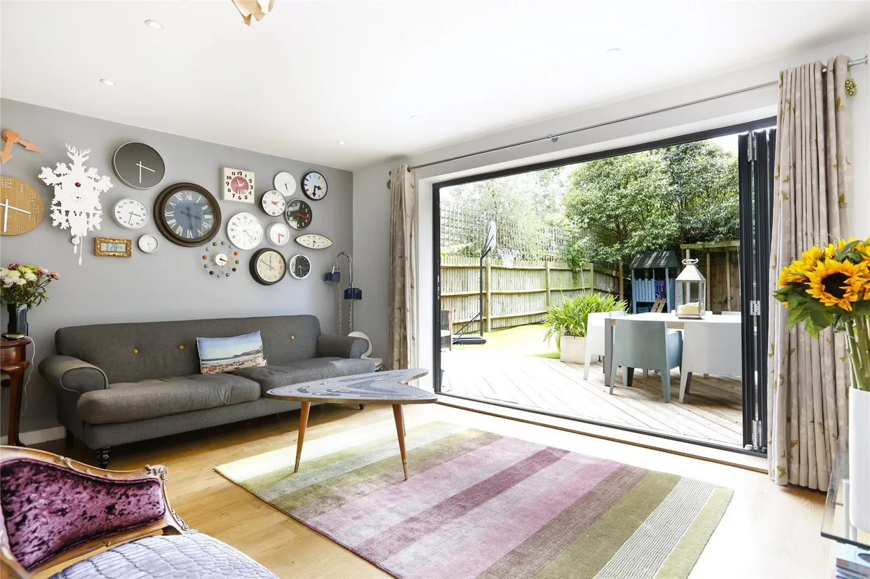 Whitelands Crescent, LONDON, SW18 photo 6