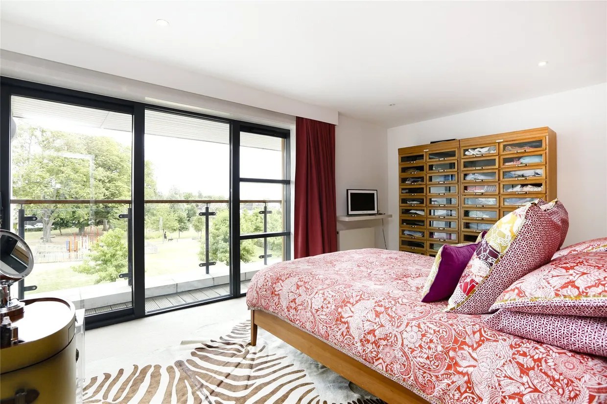Whitelands Crescent, LONDON, SW18 photo 7