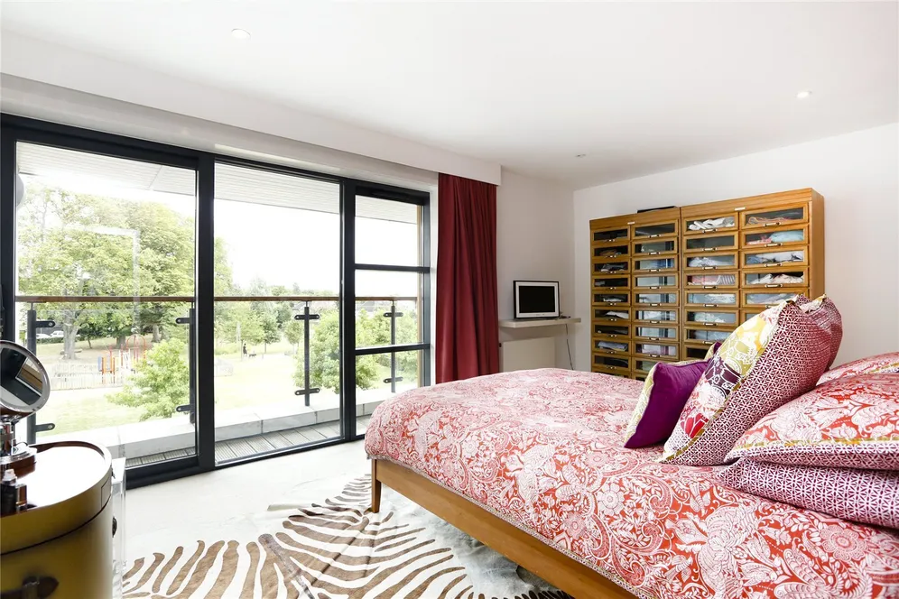Whitelands Crescent, LONDON, SW18 photo 7