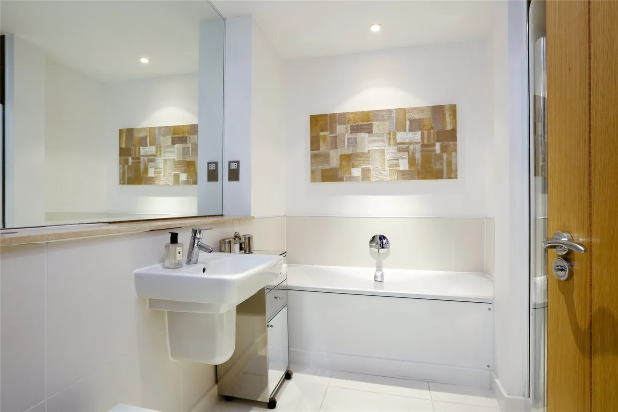Whitelands Crescent, LONDON, SW18 photo 8