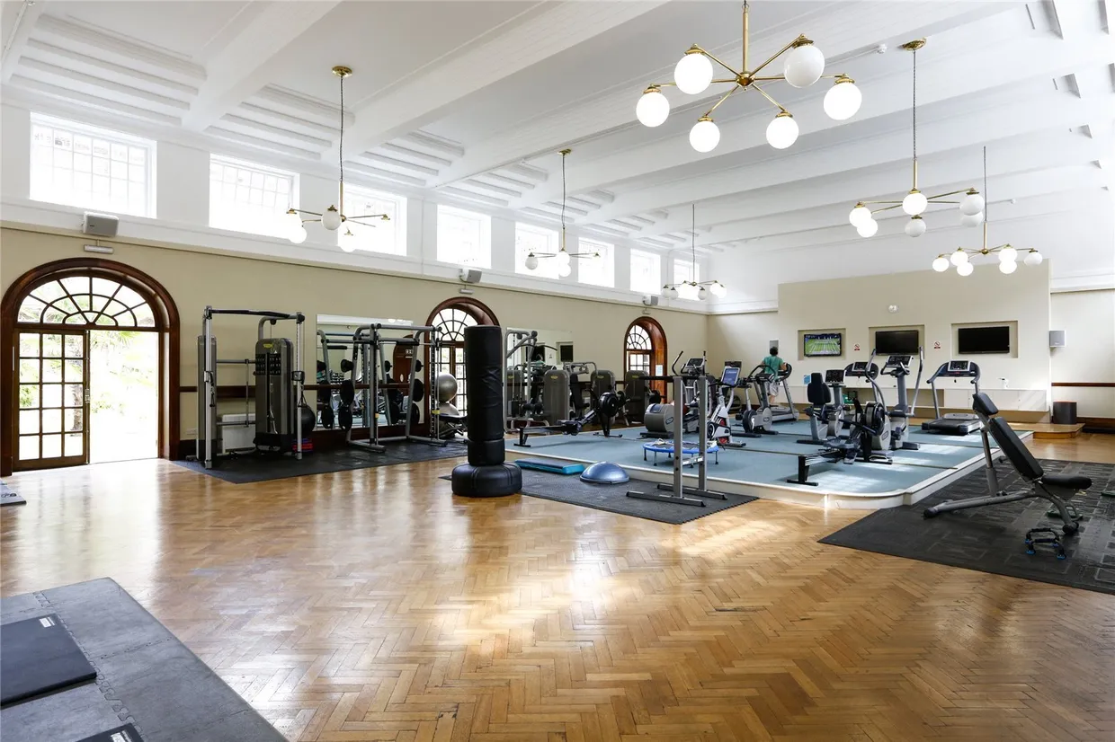 Whitelands Crescent, LONDON, SW18 photo 10