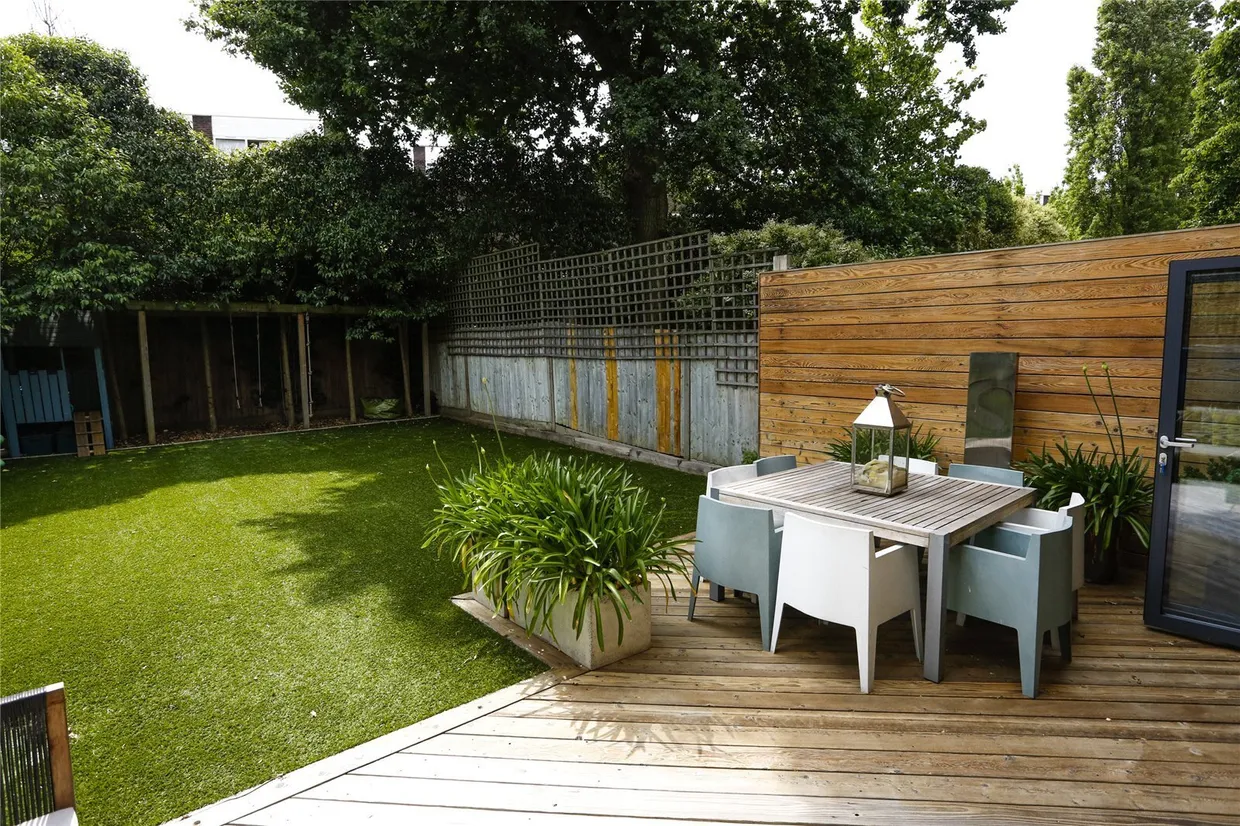Whitelands Crescent, LONDON, SW18 photo 12