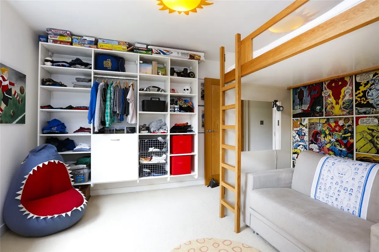 Whitelands Crescent, LONDON, SW18 photo 13