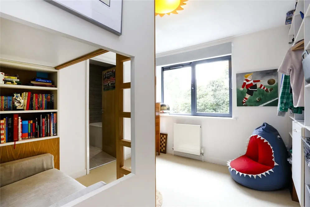 Whitelands Crescent, LONDON, SW18 photo 18