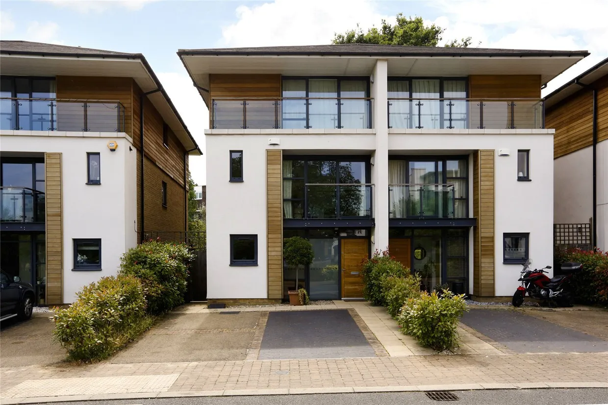 Whitelands Crescent, LONDON, SW18 photo 20